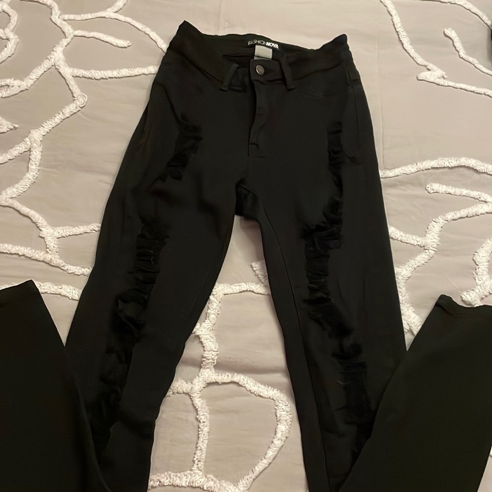 High Rise Skinny Jeans w/Rips